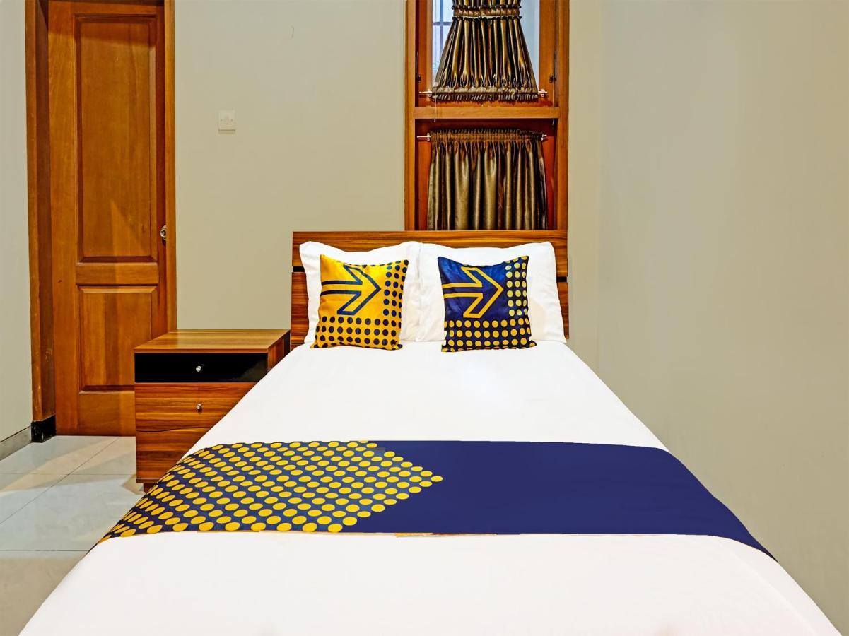 Spot On 91530 Sumpil Syariah Hotel Malang Ngoại thất bức ảnh
